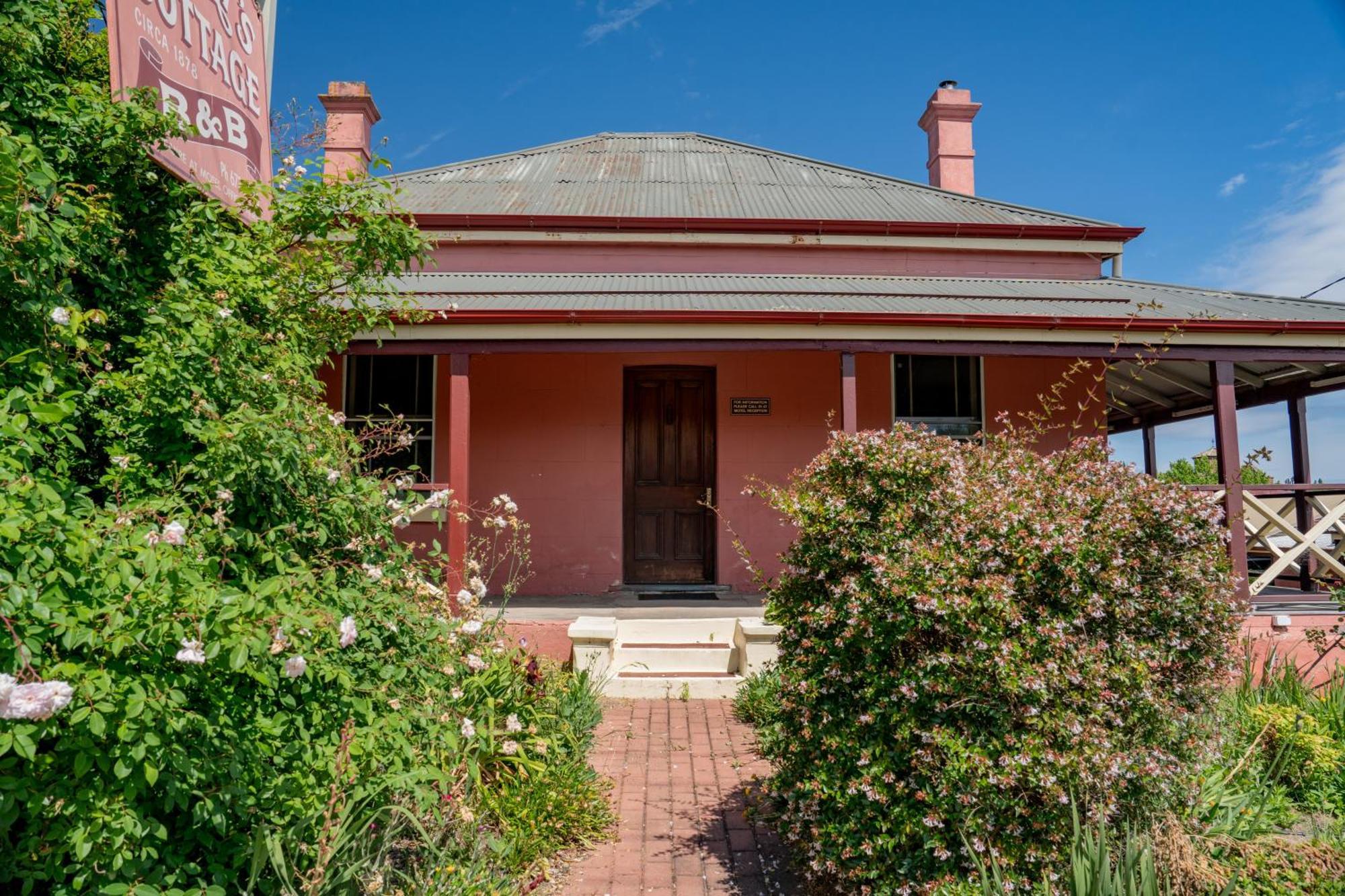 The Henry Parkes Tenterfield Motel Exterior photo